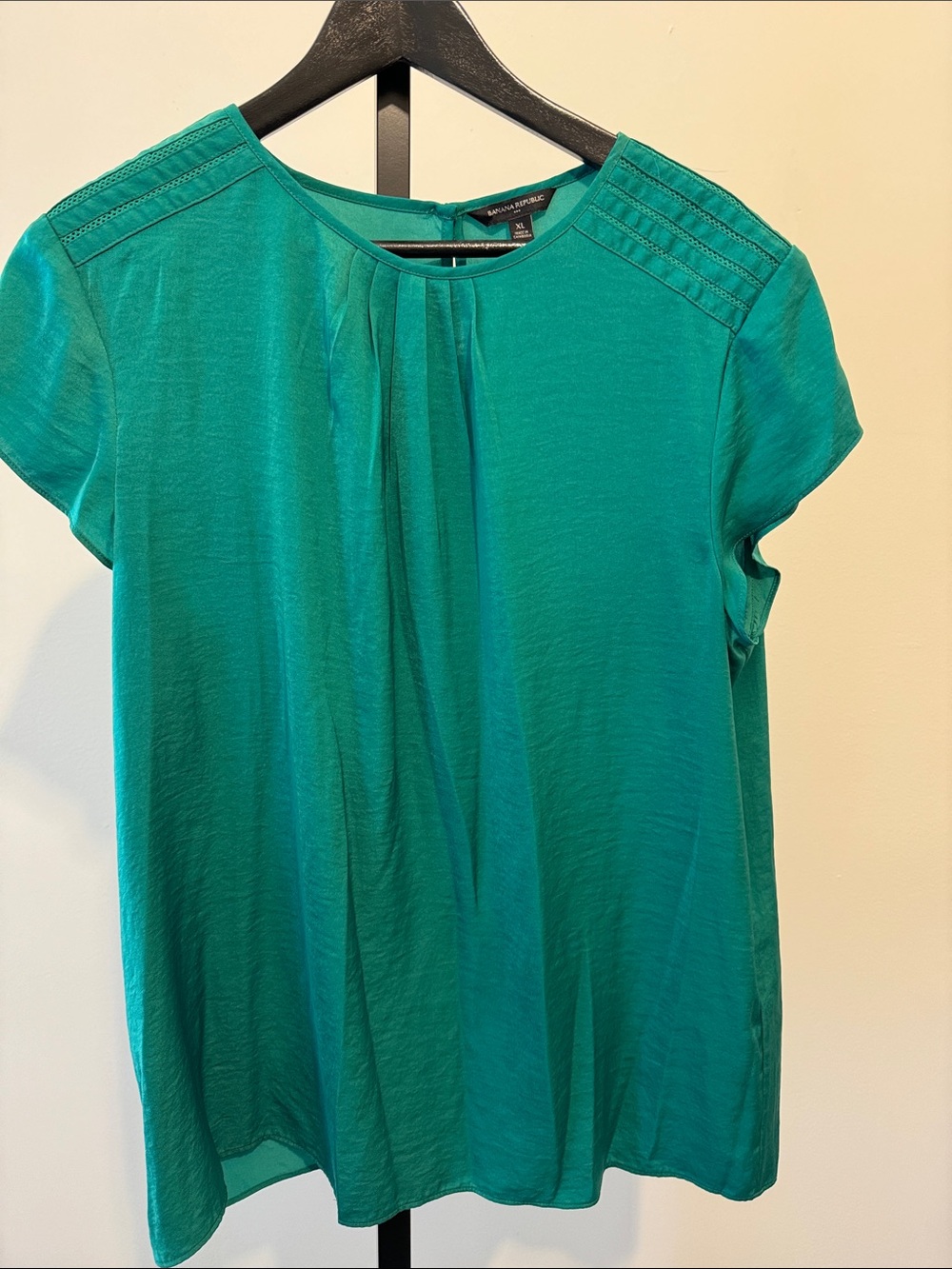 Banana Republic Green Pleated Cap-Sleeve Blouse